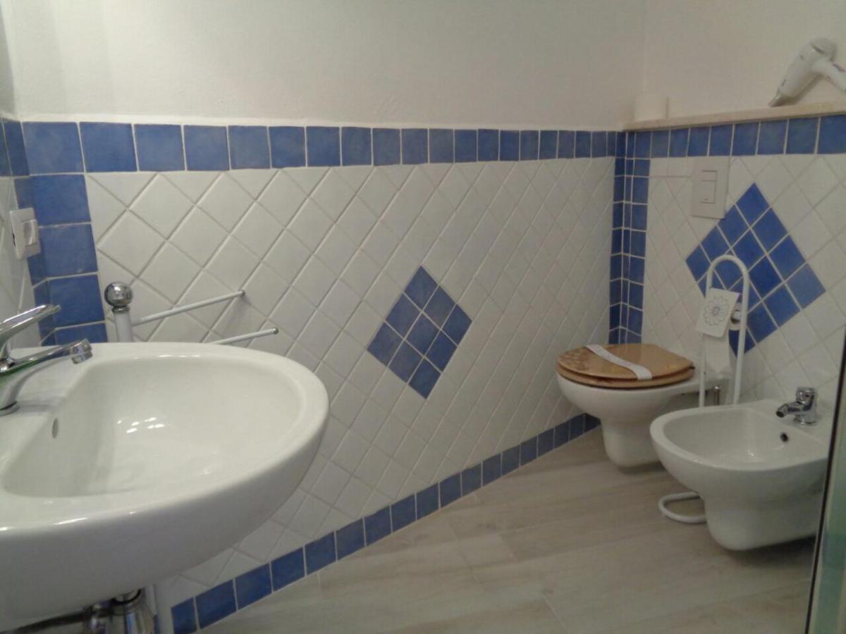 Sardinia-Holiday Spargi Suite & Rooms Ла Мадалена Екстериор снимка